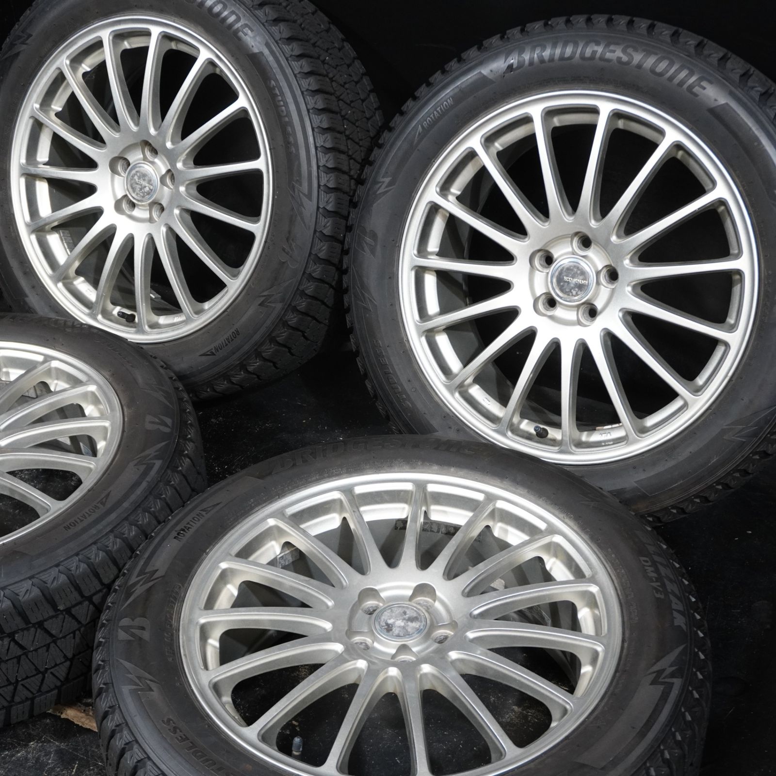 22年製 ブリヂストン BLIZZAK DM V 3 225 55 R 18 7 5 J 53 100 H 4本 スタッドレス XV フォレスター レガシィアウトバック等