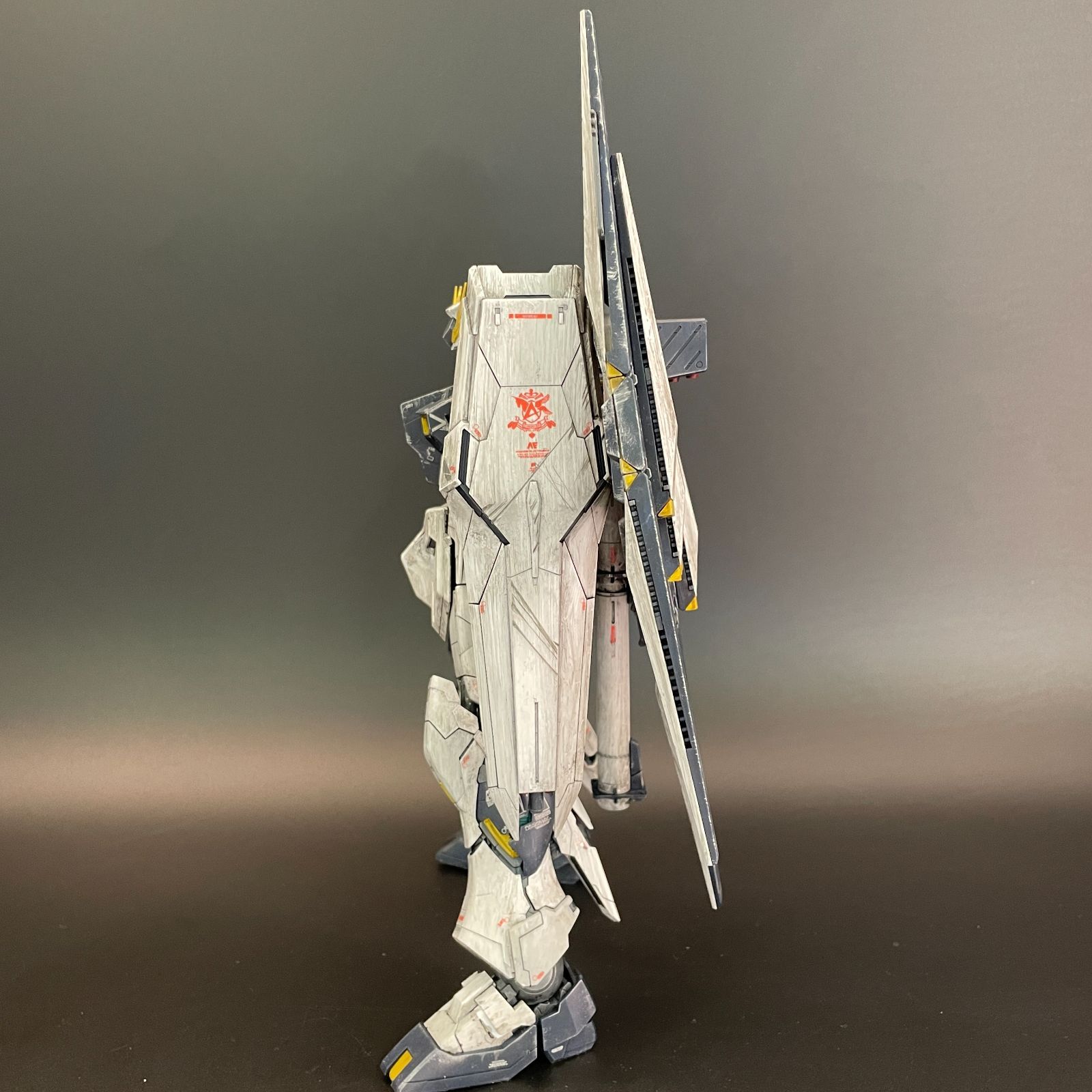 ガンプラ 品 塗装 MG 1 100 νガンダム Ver ka バンダイ ガンダム 完成品 組立済み Gunpla 高达模型 鋼彈模型 건프라 1673
