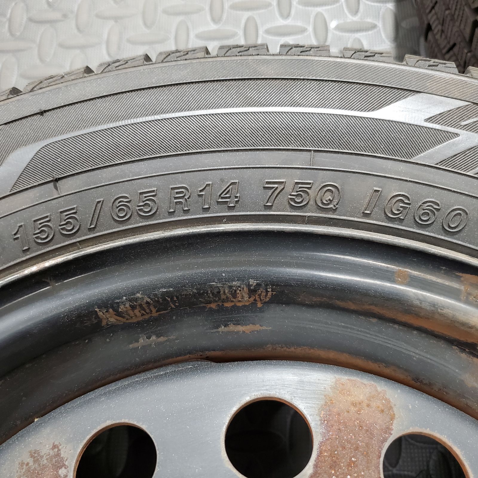 スタッドレスタイヤ 冬タイヤ