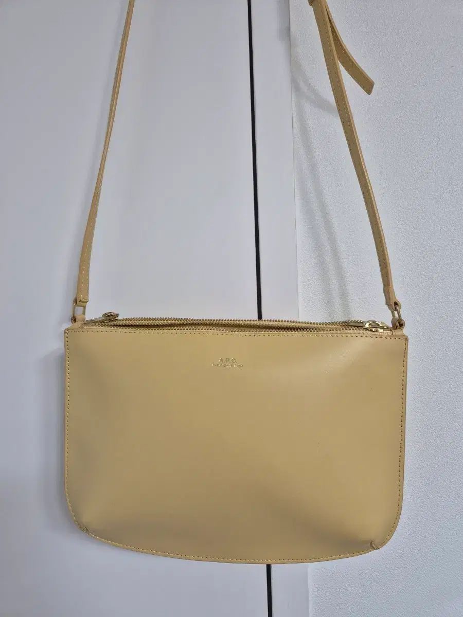 A.P.C. SARA クロスバック