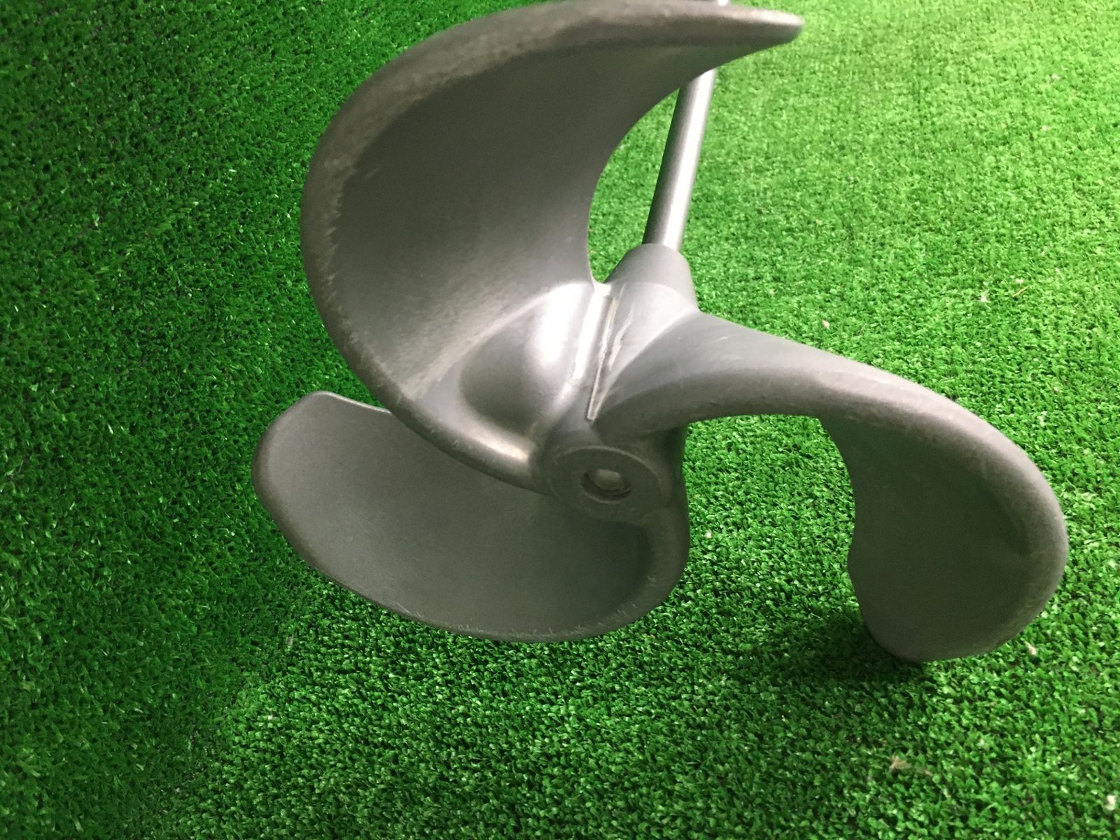 品 0906 makita マキタ 18 v充電式カクハン機 本体のみ UT 130 DZ