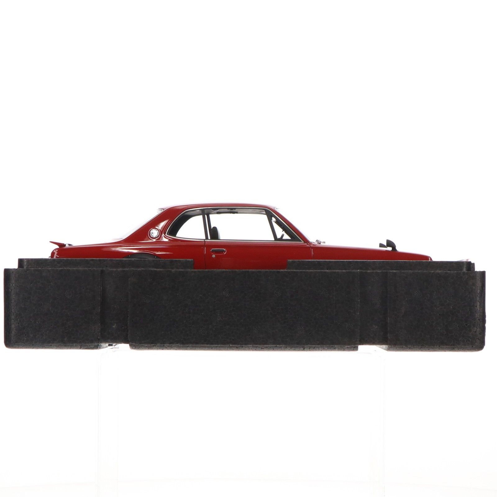 1/12 Nissan Skyline 2000 GT-R KPGC10(レッド) 完成品 ミニカー