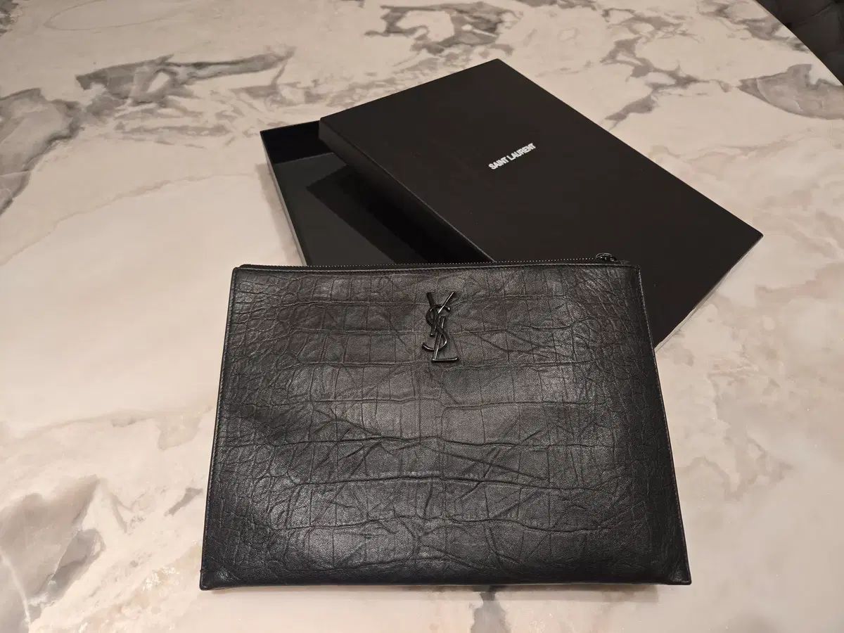 Saint Laurent サンローラン クラッチバッグ Mサイズ 29 21 cm