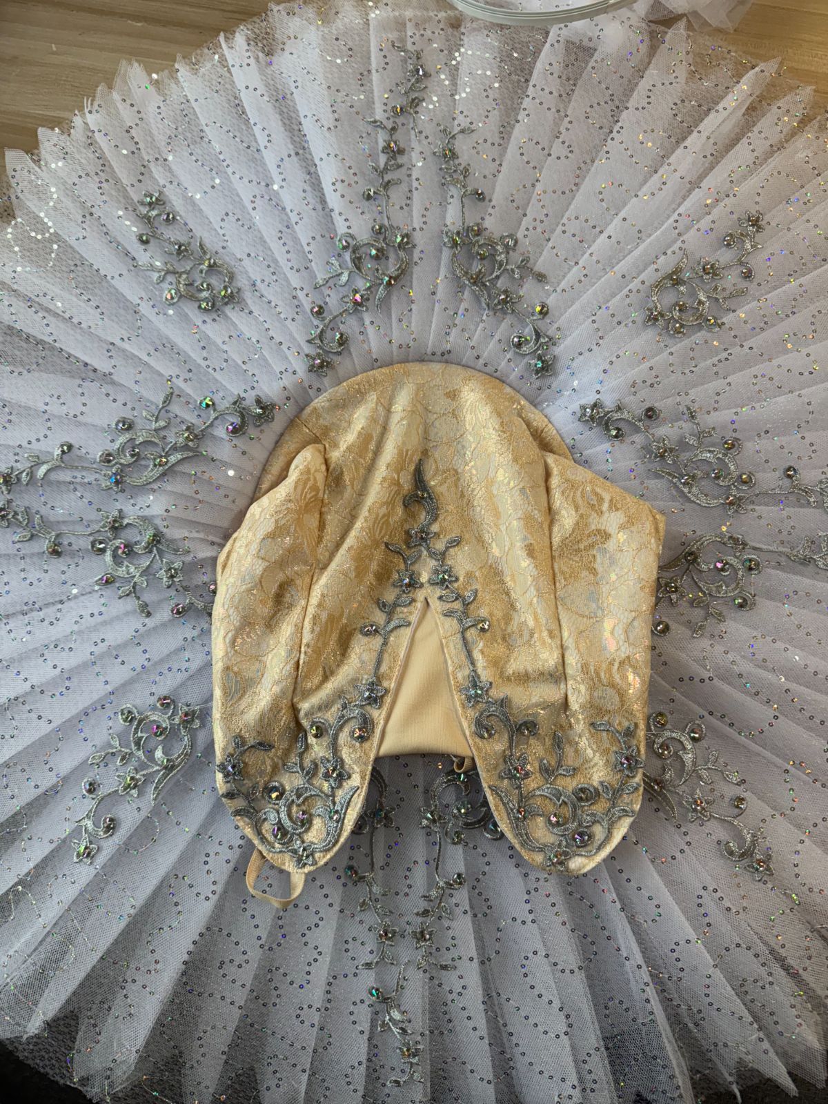 新品 未使用 バレエ衣装 プロ仕様 クラシックチュチュ ホワイト TUTU