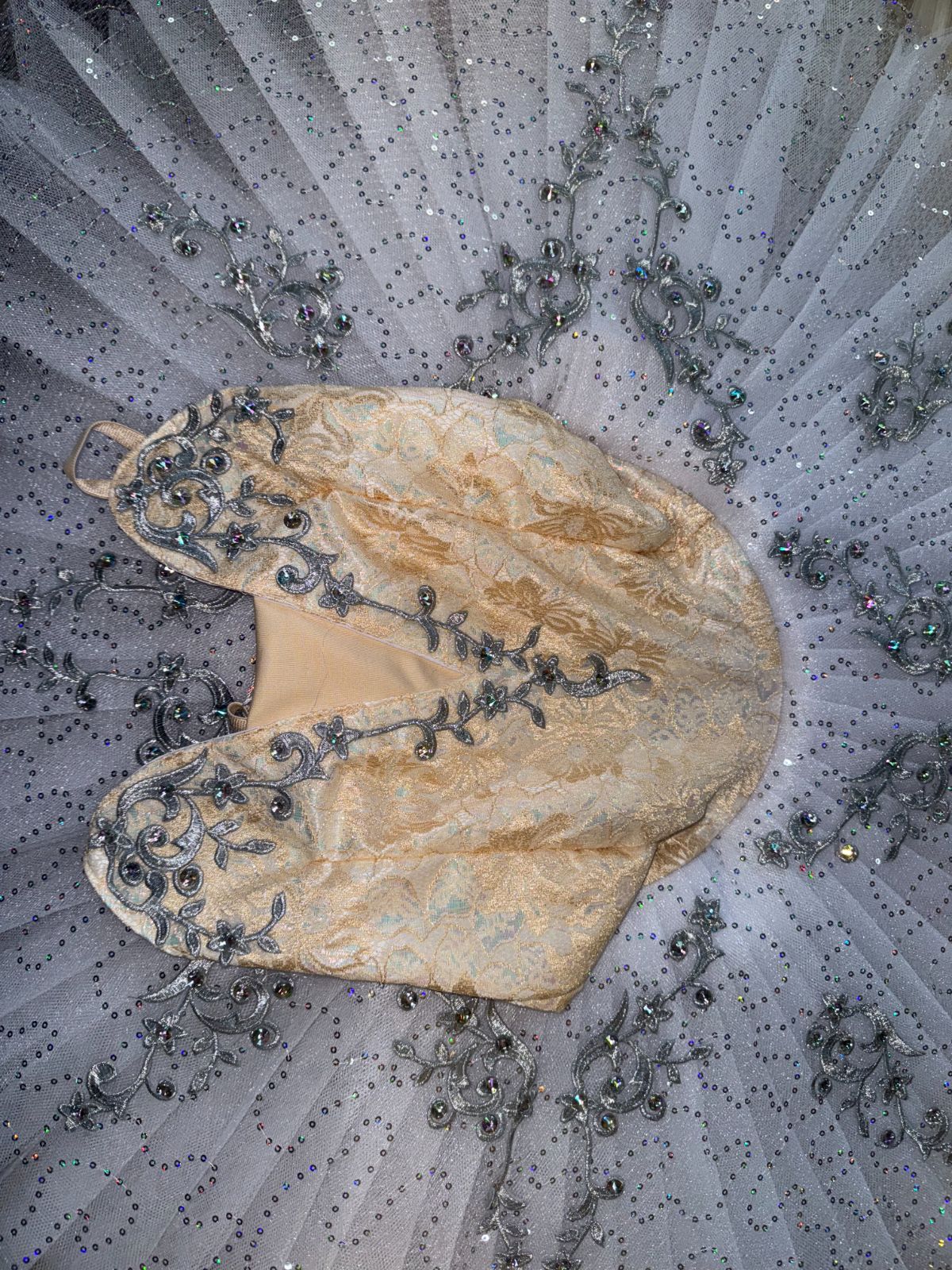 新品 未使用 バレエ衣装 プロ仕様 クラシックチュチュ ホワイト TUTU