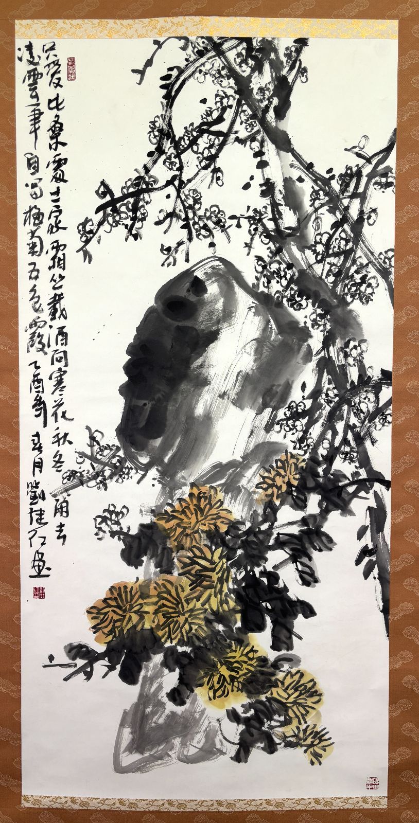 中国画 劉繼紅 墨梅と菊の図 掛軸 大作 乙酉年春作 骨董 和室 茶室