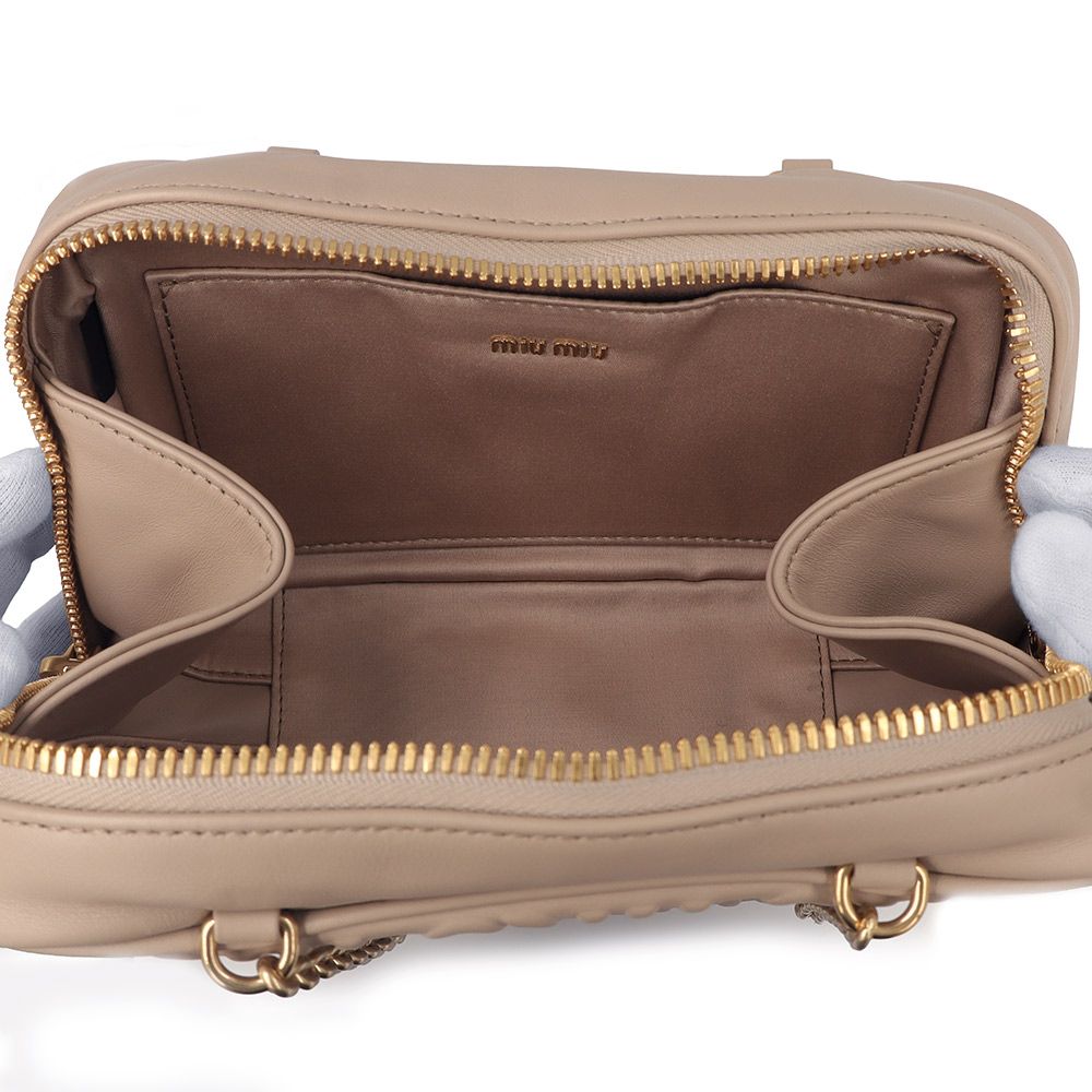 MIUMIU スウェード ワンショルダーバッグ エンボスロゴ ベージュ 初期 210.jpg