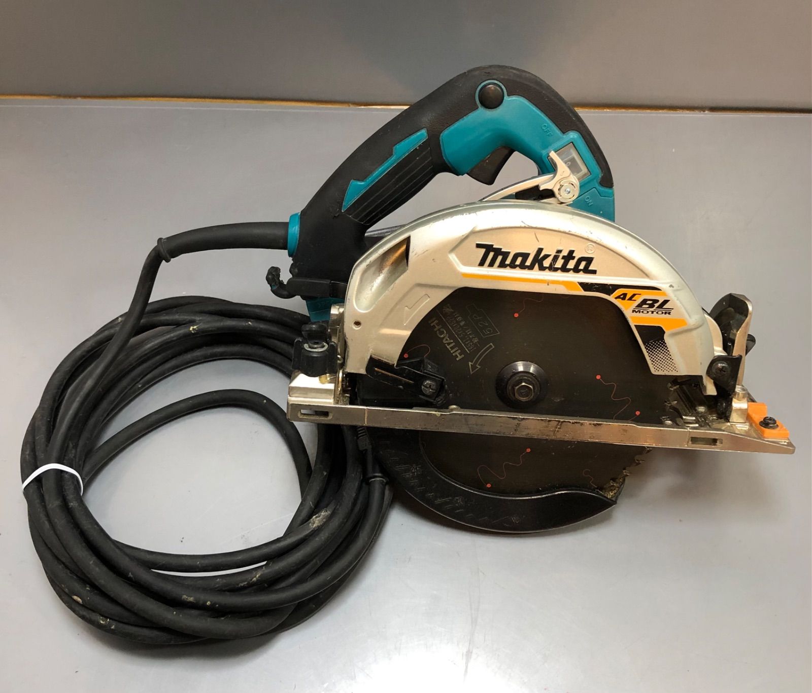 makita 165 mm 電子マルノコ HS 6303 動作品