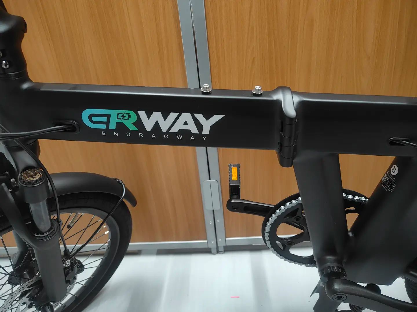 【クリスマスセール開催中！】折りたたみ電動アシスト自転車ERWAYA02ホワイト 楽天市場】電動自転車 折りたたみ 20インチ 軽量 【型式認定済】 電動