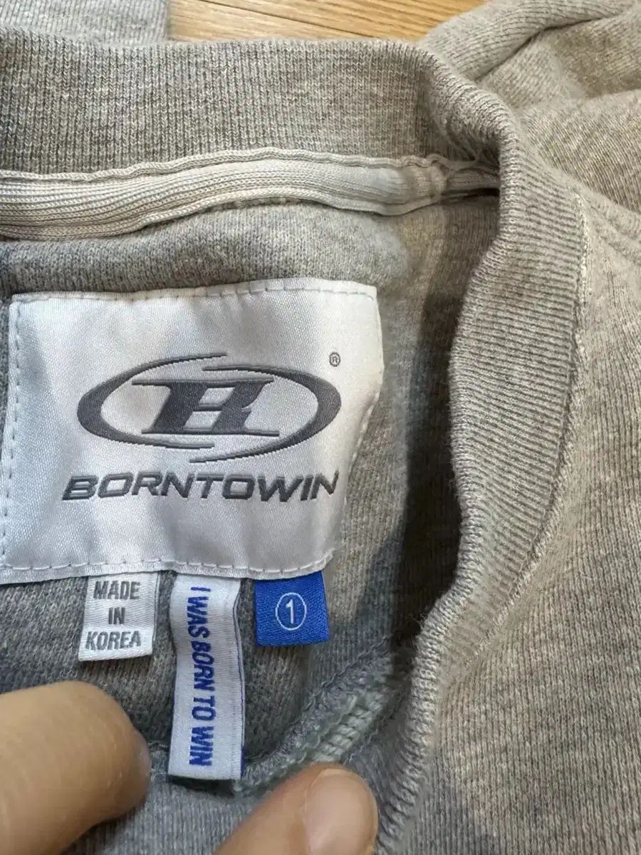 BORN TO WIN ロゴ スウェット