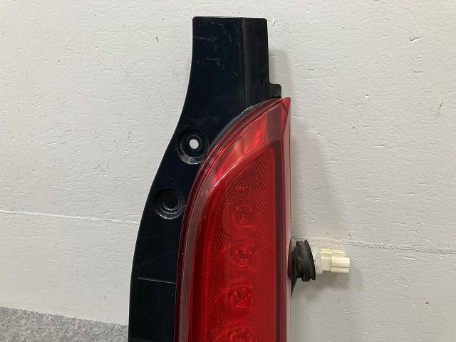 スペーシア MK32S/MK42S 純正 右 テールランプ/ライト/レンズ LED