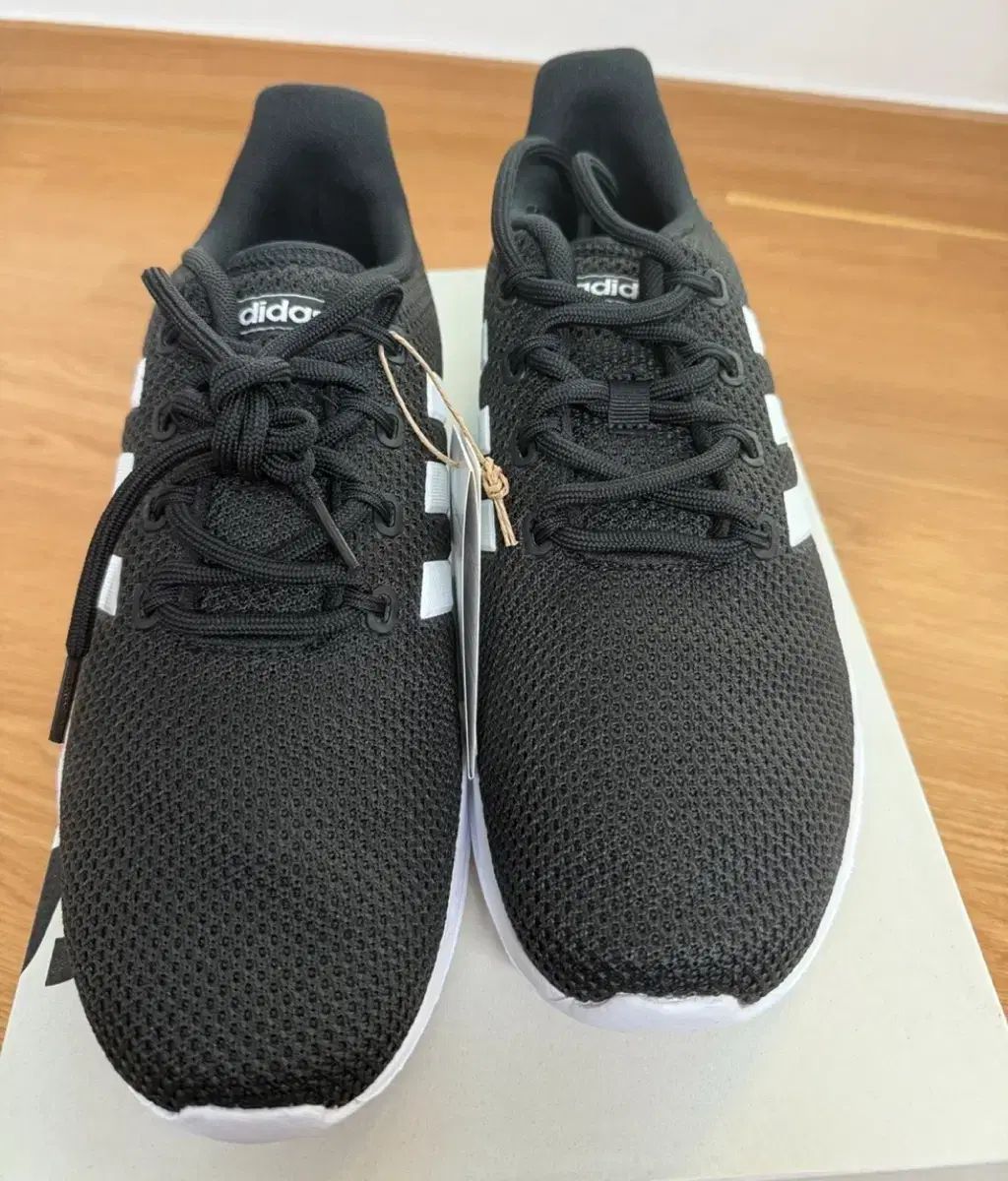 アディダス ブラック スニーカー 270