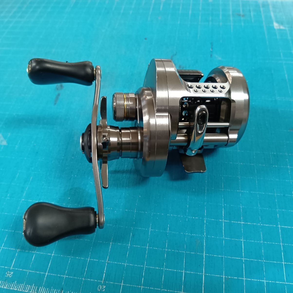 併売 シマノ 17カルカッタコンクエスト BFS HG RH | 多少の 巻き感良好