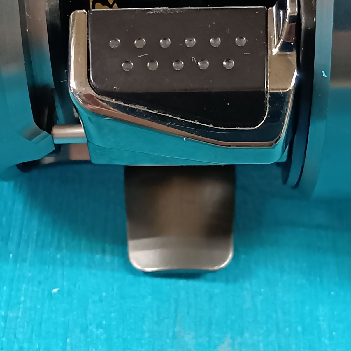  併売 シマノ 17カルカッタコンクエスト BFS HG RH | 多少の 巻き感良好 ベイトリール(ルアー用) リール