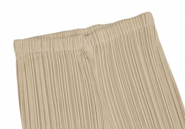 イッセイミヤケISSEY MIYAKE プリーツストレートパンツ ベージュS