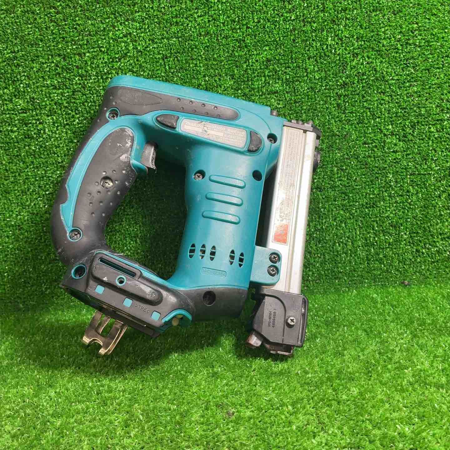 品 マキタ makita 14.4 V 4 mm J線 コードレスタッカ