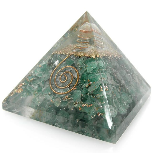 ★オルゴナイト ピラミッド（アベンチュリンさざれ石入り）○縦×横×高さ：約７×７×６ｃｍ（Orugonaito、砂金水晶、砂金石英、Aventurine） 開運グッズ 開運アイテム 開運 置物 幸運 グッズ 縁起物 風水グッズ 風水 玄関 置物 ※メール便
