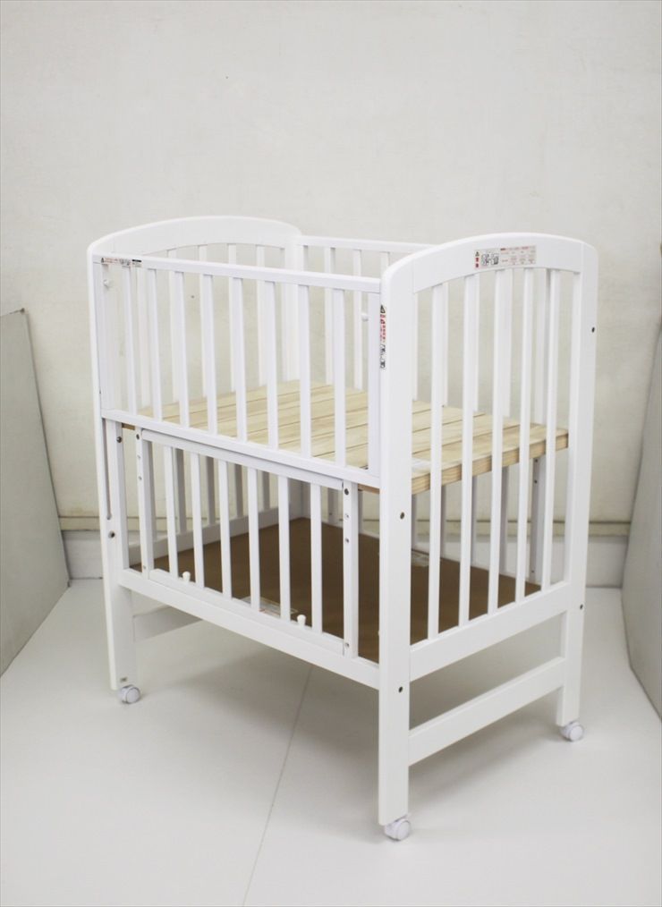 カトージ ベビーベッド ハイポジションミニベッド アーチ ホワイト 寝台サイズ90 60 収納用板付き 新生児OK クリーニング済み C 834502