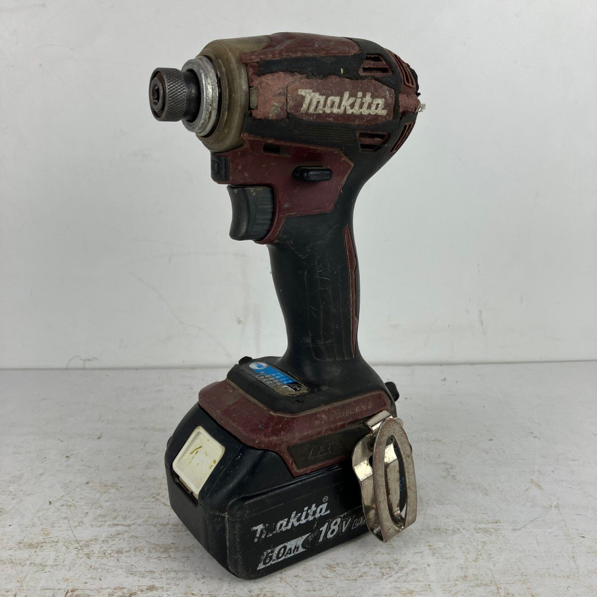 ЗЗMAKITA マキタ 18 v 充電式インパクトドライバ バッテリーx 1付 充電器無し TD 172 D オーセンティックレッド