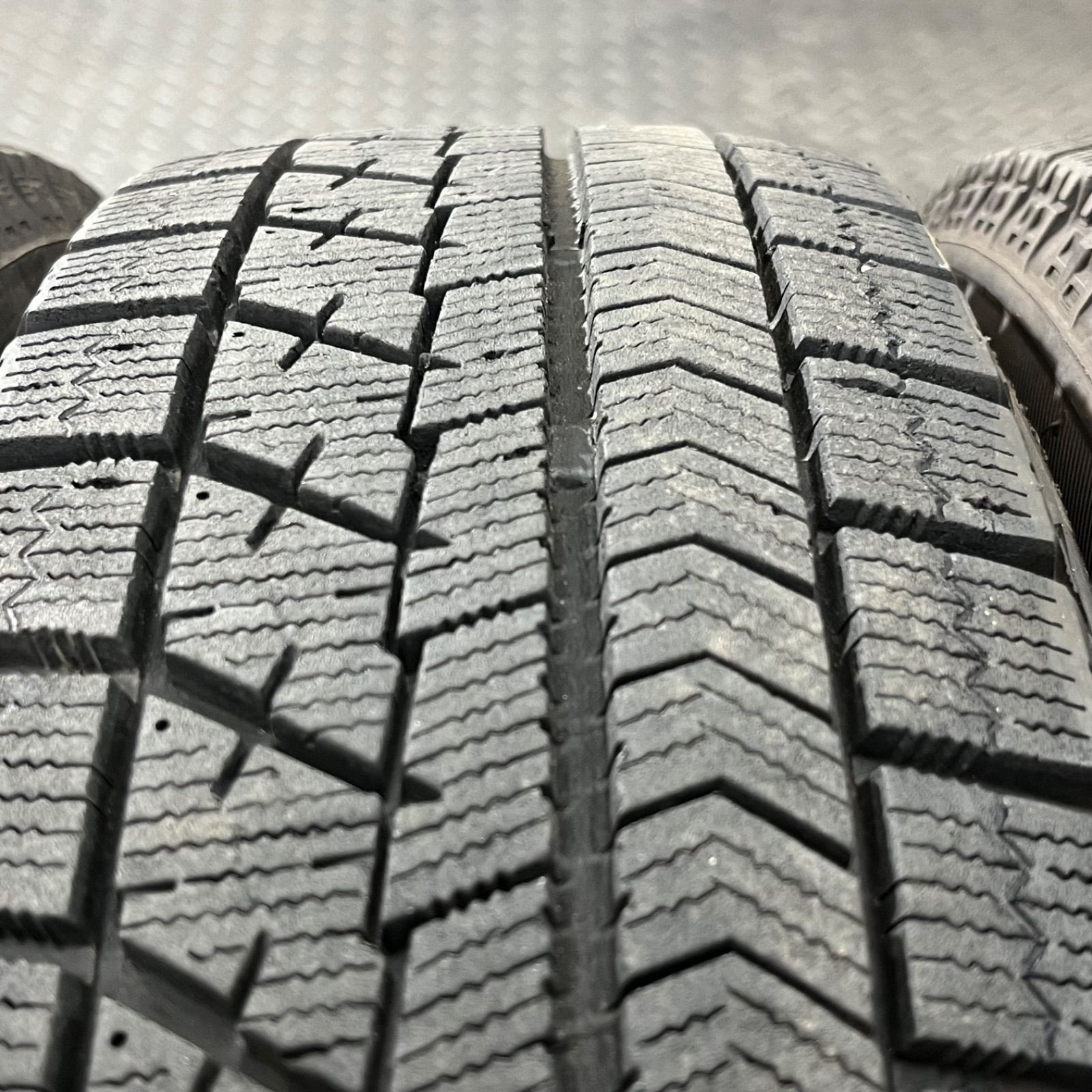 スタッドレスタイヤ 冬タイヤ