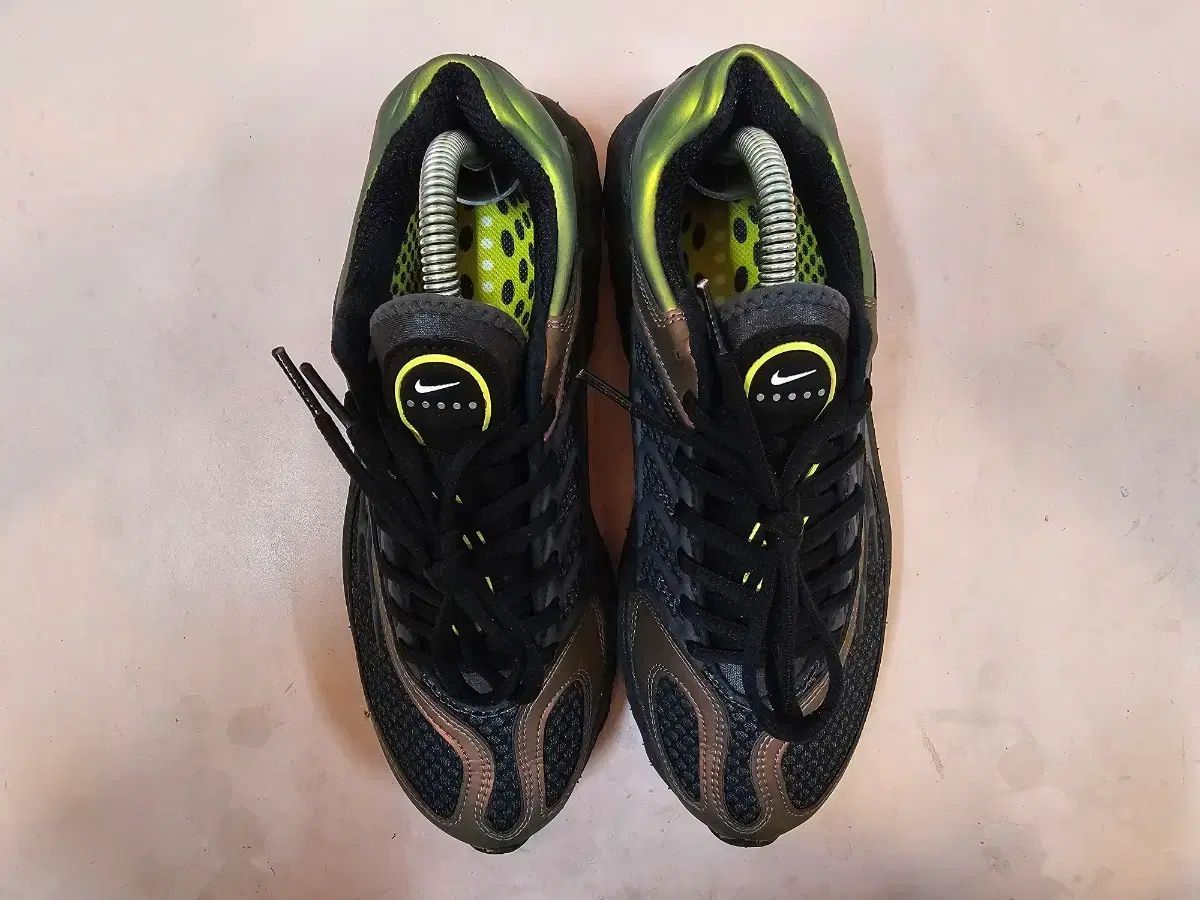 ランニングシューズ スニーカー