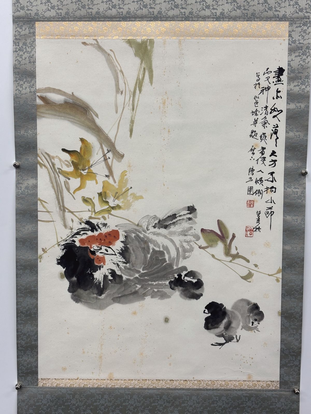 中国絵画 掛軸 陳玉圃 母子図 鶏の親子 設色紙本 中国画家