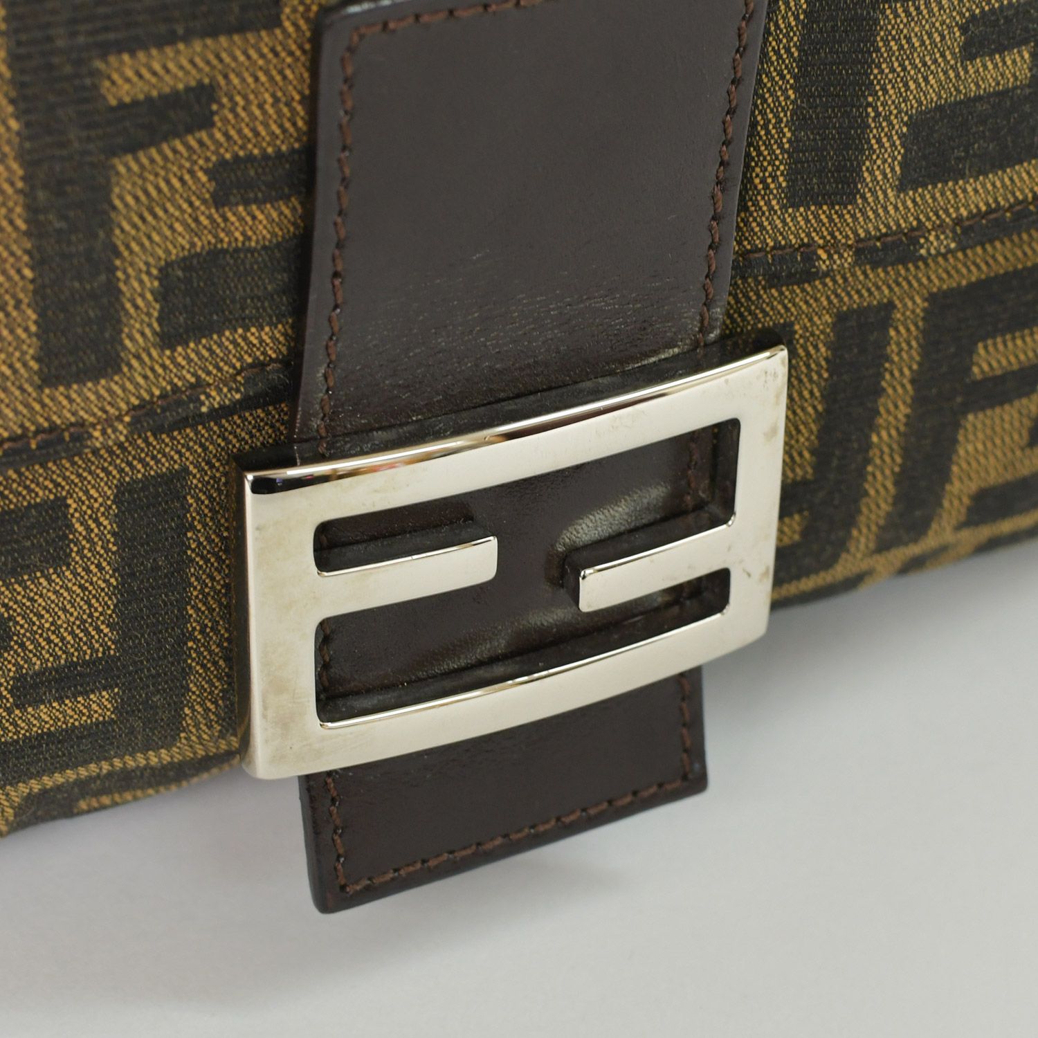 FENDI ズッカ柄 マンマバゲット ショルダーバッグ キャンバス ベージュ FENDI ズッカ柄 マンマバゲット ショルダーバッグ キャンバス ベージュ