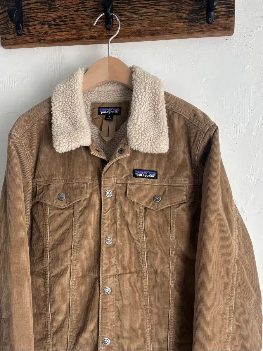 patagonia ファッション パタゴニア コーデュロイ ベージュ トラッカー