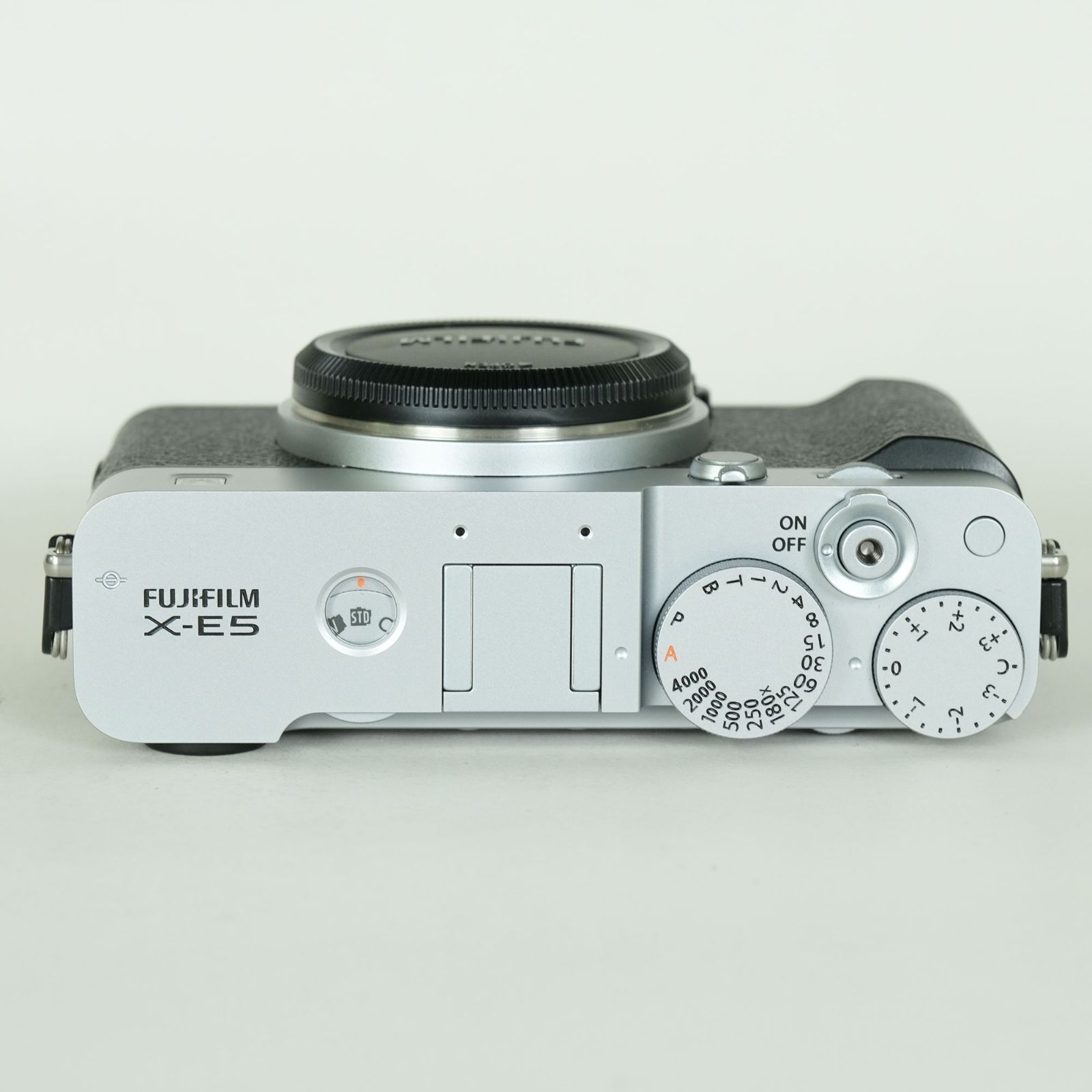 新品同様 | シャッター数270回] FUJIFILM X-E5 [ボディ シルバー