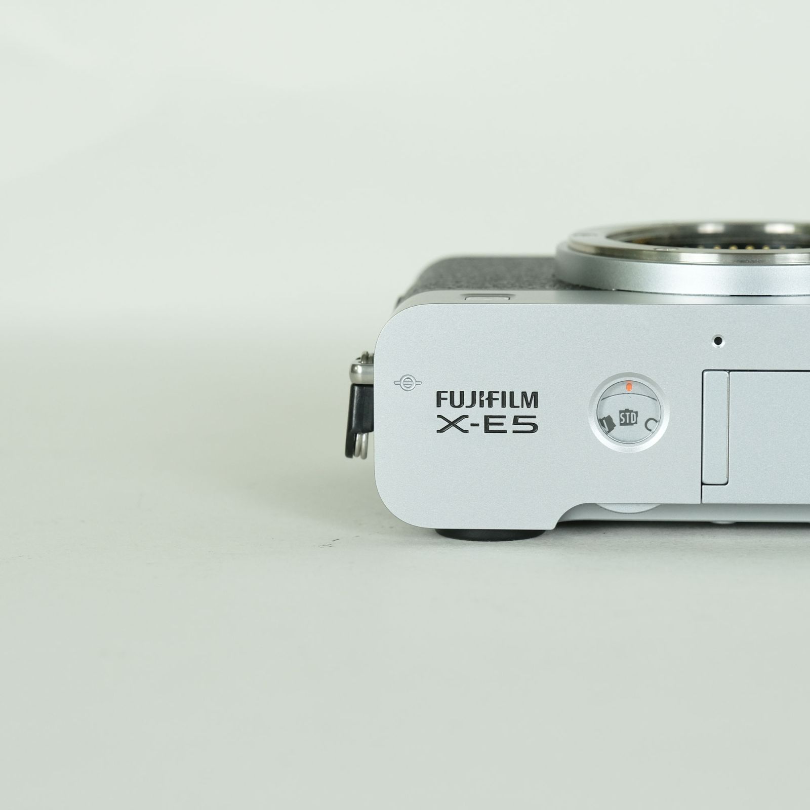  シャッター数270回 X E 5 ボディ シルバー FUJIFILM Xマウント ミラーレス一眼 デジタルカメラ
