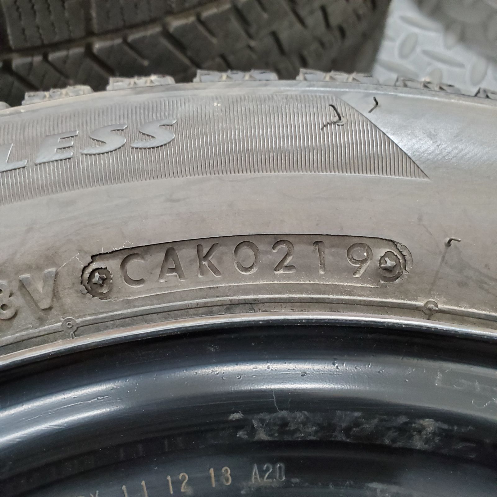 スタッドレスタイヤ 1300