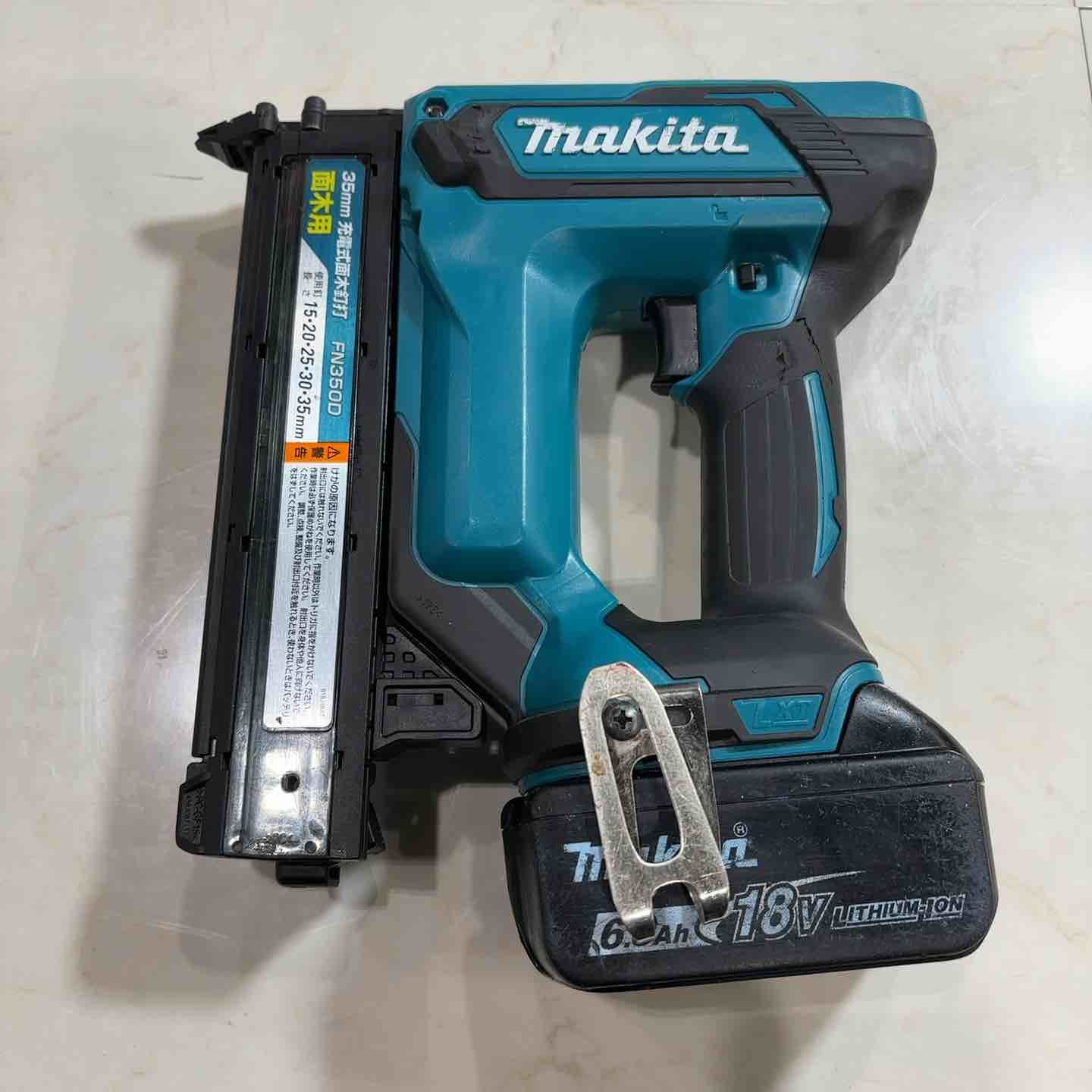  マキタ makita コードレスフィニッシュネイラ バッテリー 充電器 保護メガネ ケース付き その他 電動工具 エア工具
