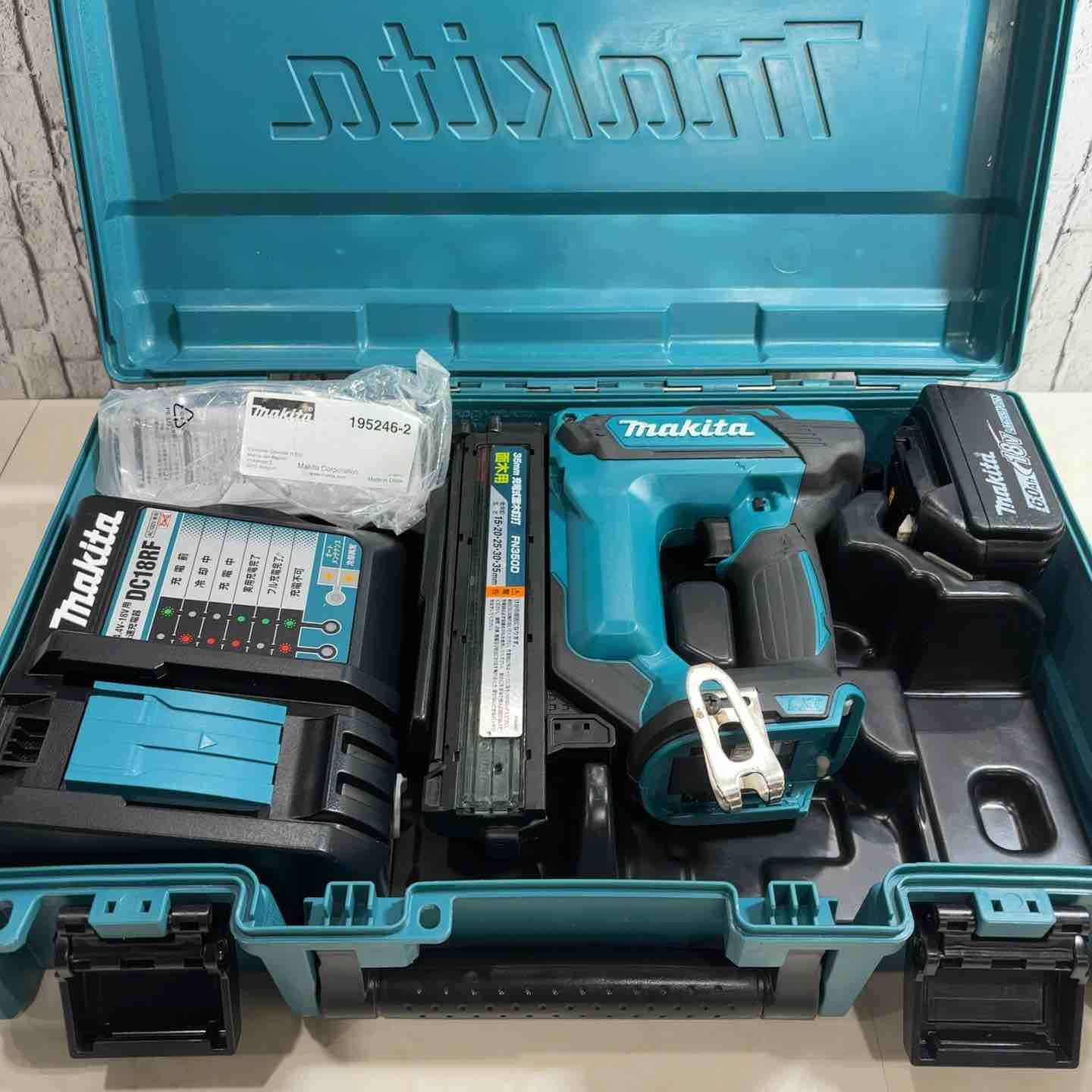 マキタ makita コードレスフィニッシュネイラ バッテリー 充電器 保護メガネ ケース付き