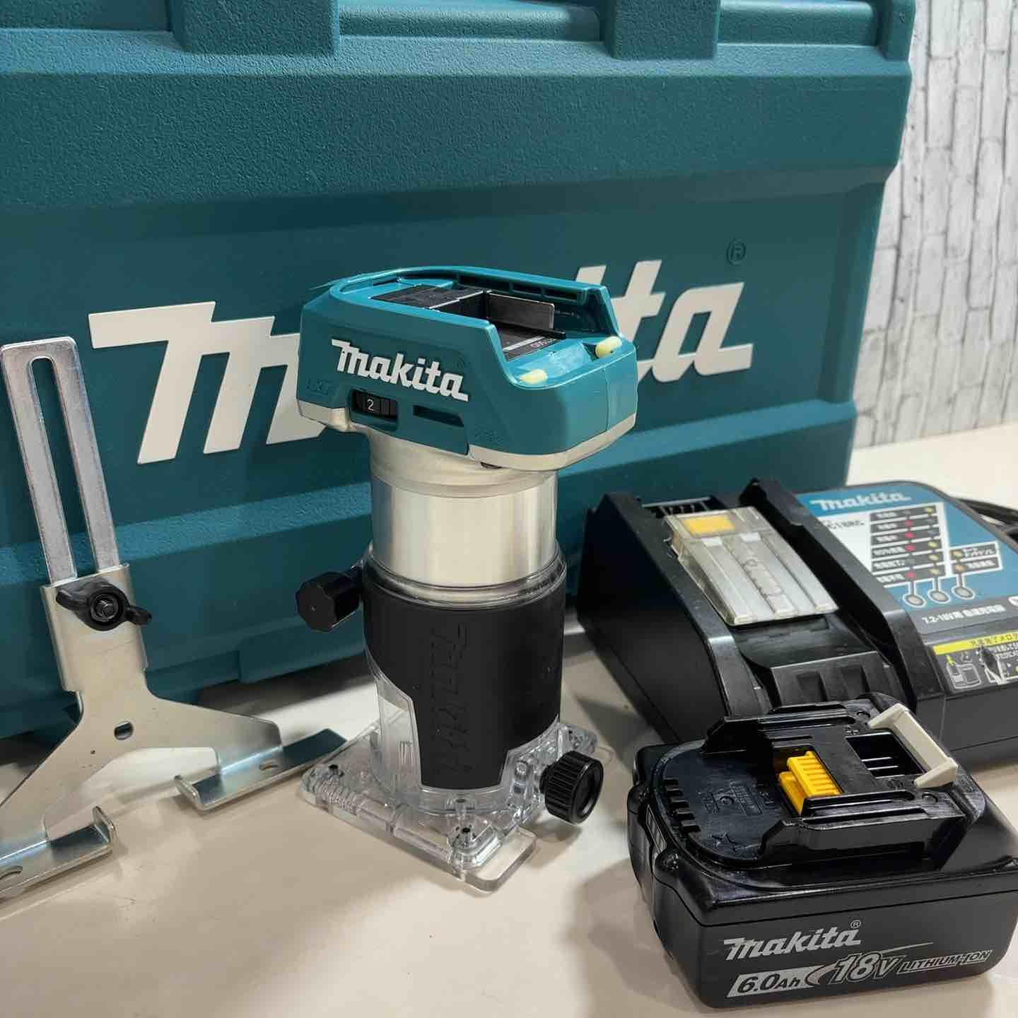 マキタ makita コードレストリマー RT 50 DRG バッテリー 充電器 ケース付き