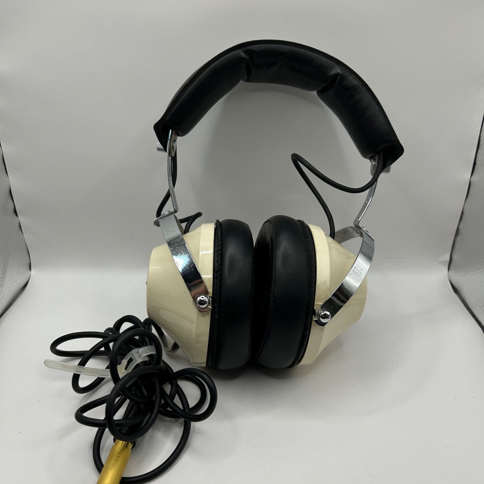 有線ヘッドホン