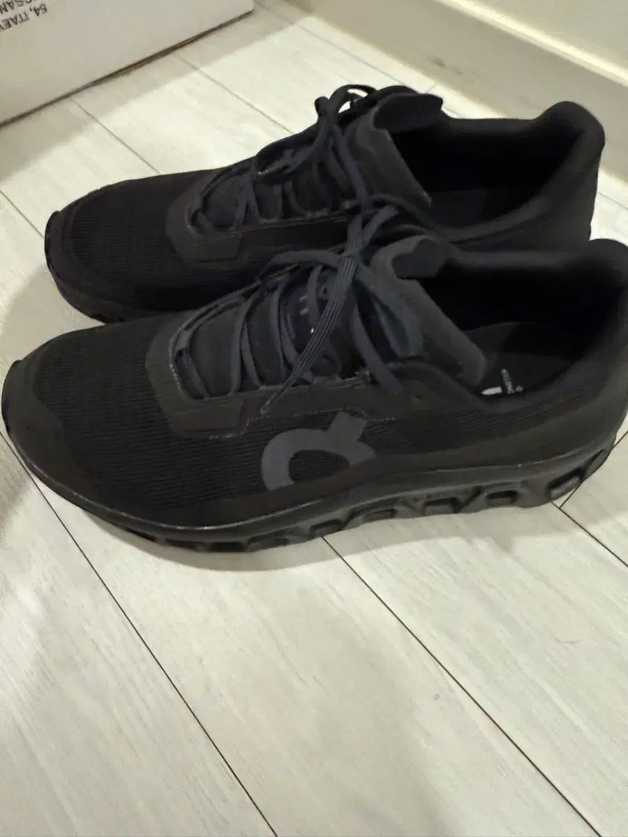 オンランニング クラウド MONSTER ボイド 1回着用