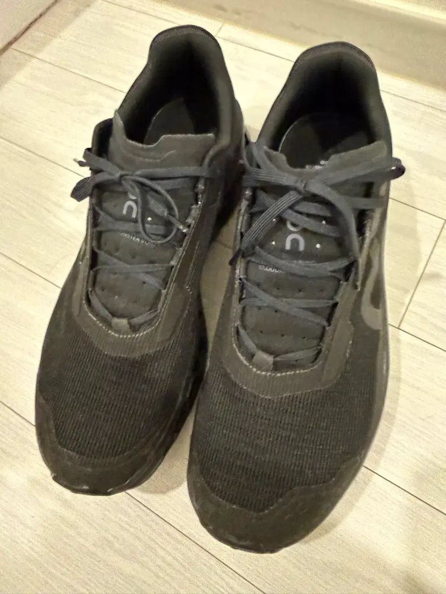 オンランニング クラウド MONSTER ボイド 1回着用