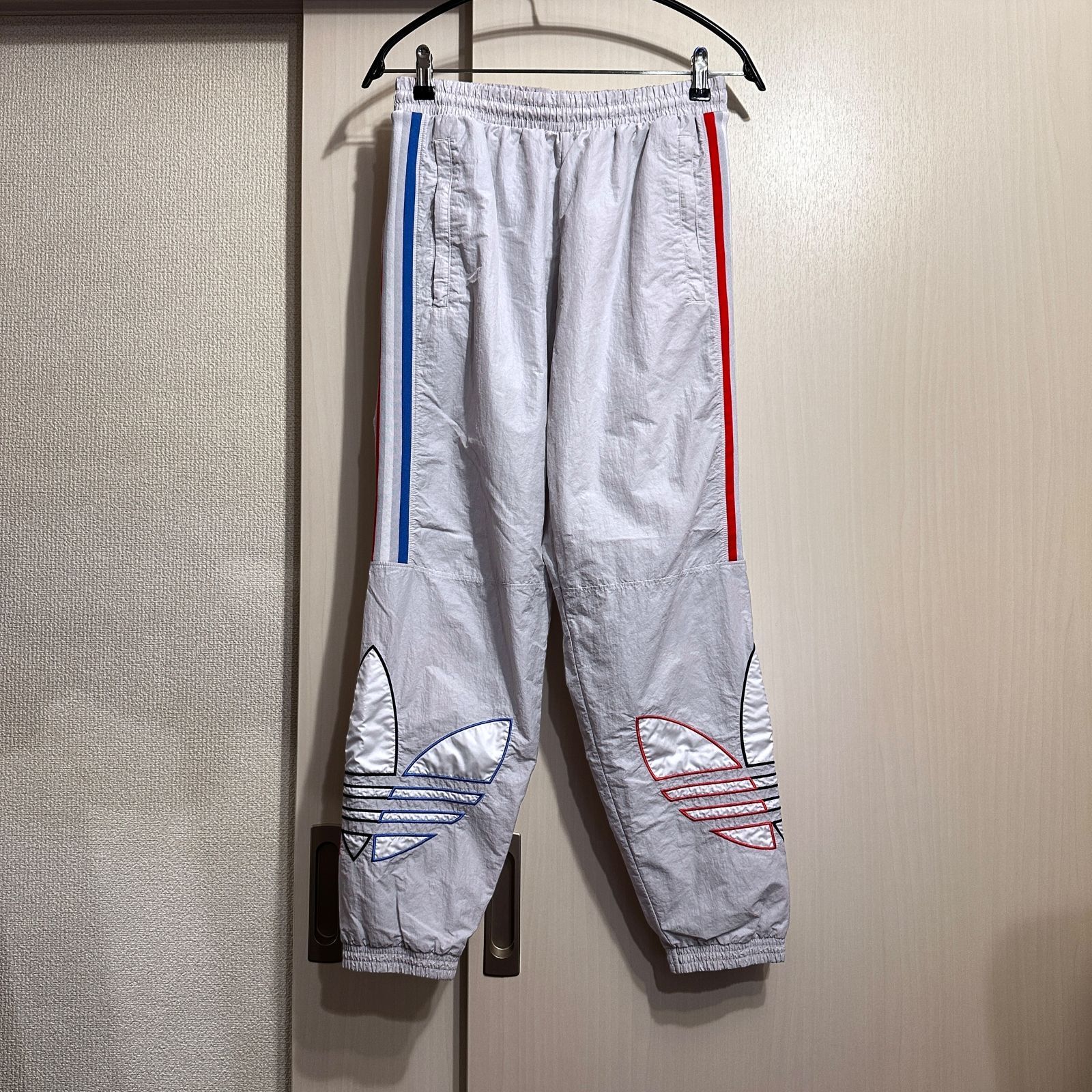 adidas パンツ 裾絞り ライトグレー サイズM HR 0763