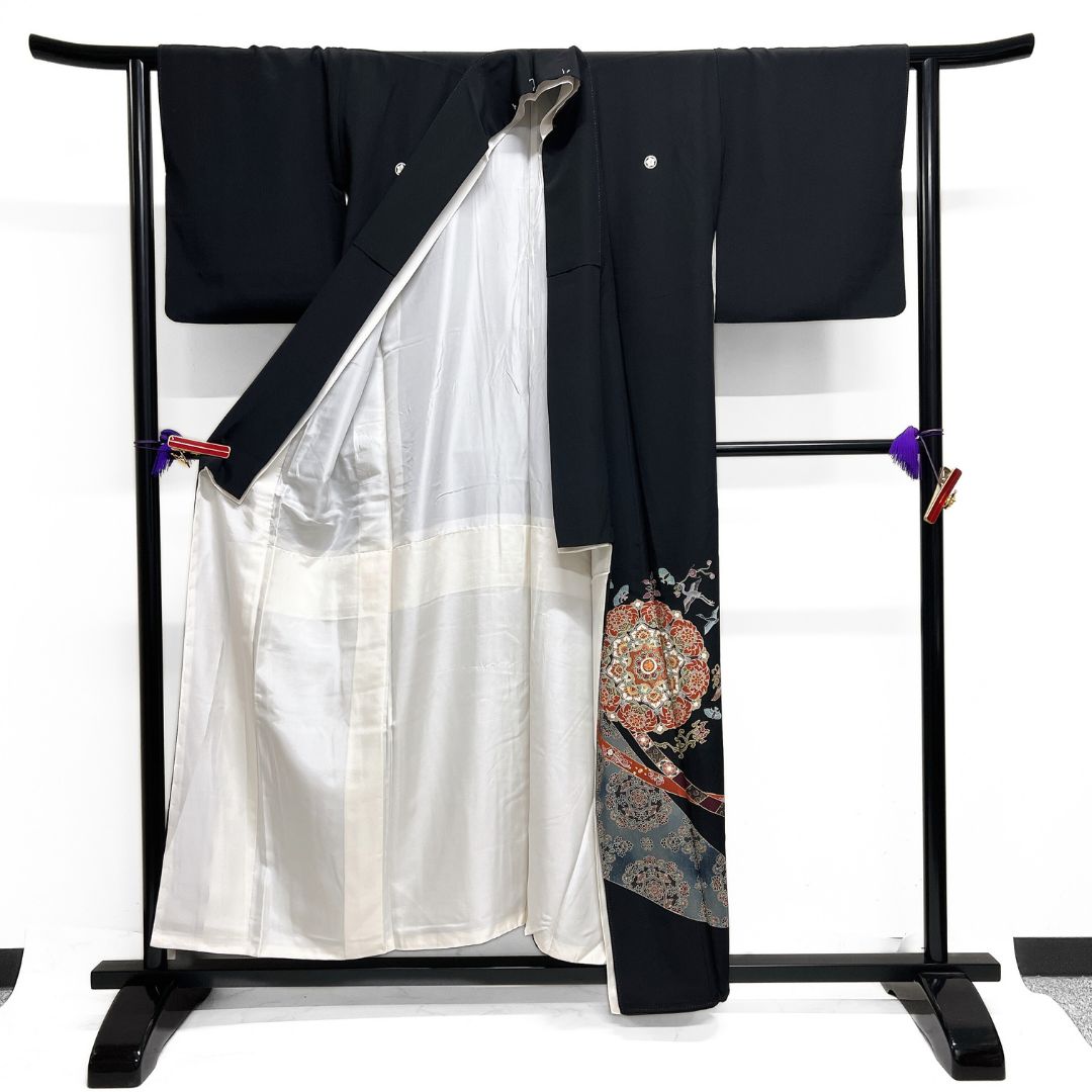 作家もの 黒留袖 シルクロード 華紋 鳥 金駒刺繍 金彩 着物 122 b d ms