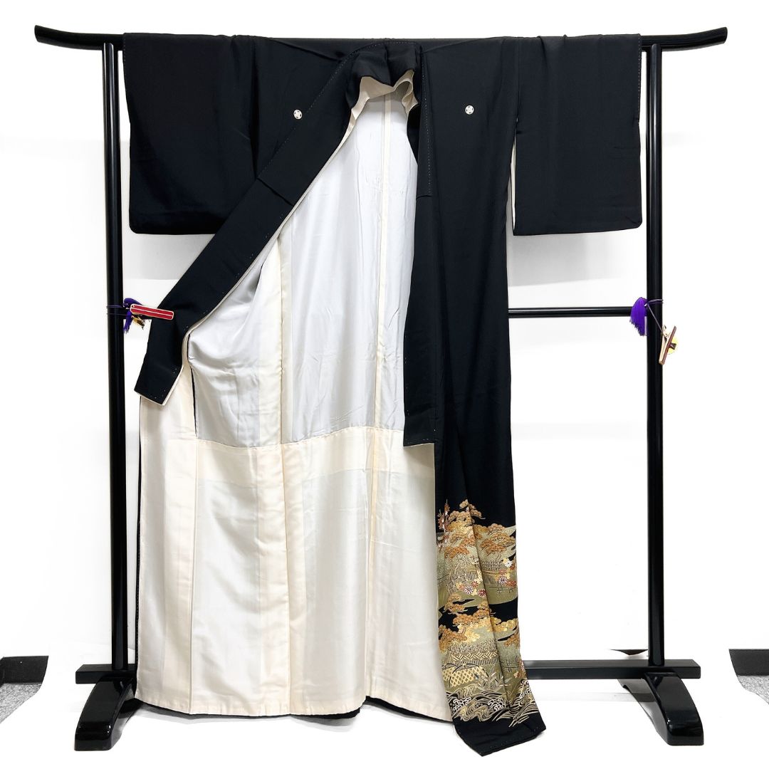 黒留袖 金駒刺繍 金彩 波 垣 松 菊 五つ紋 着物 122 b d ms