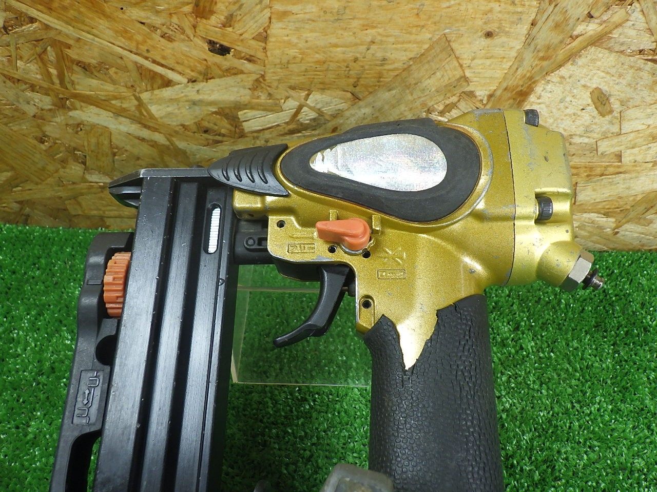 日立工機 25 mm 高圧 タッカ N 2504 HM エアツール エア工具 釘打機 品