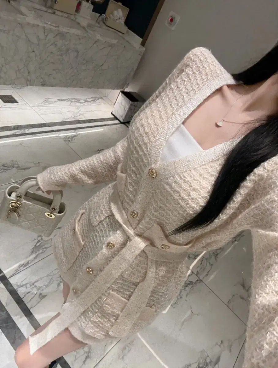 ゴールド パール ニット カーディガン (ROSSUM J 韓国通販 ムーン 月 フェーバー アッシャー ブリングエス ラッシェル deaube)