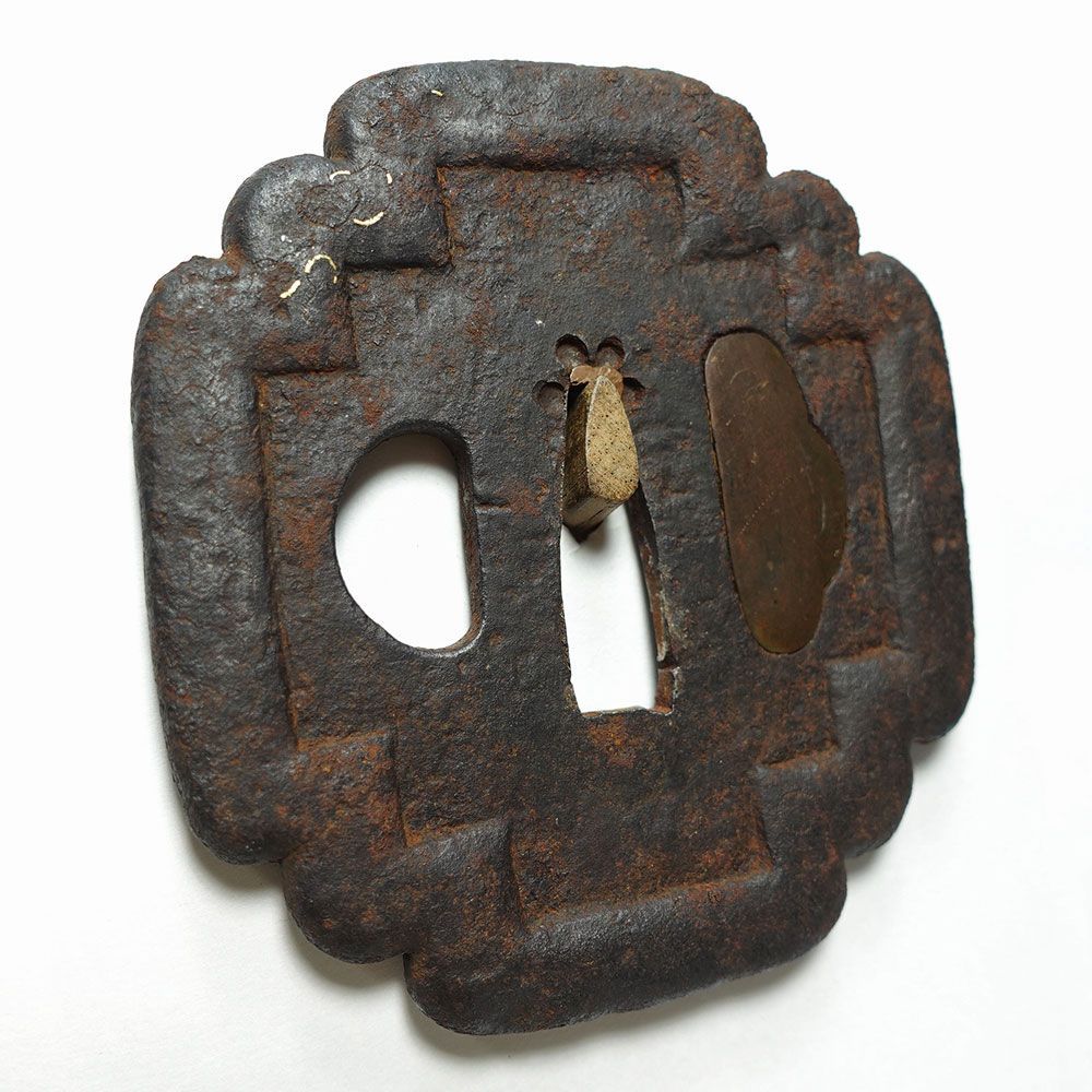 送料無料　江戸時代　木瓜形金象嵌鉄鍔 送料無料 江戸時代 木瓜形金象嵌鉄鍔 送料無料 江戸時代 木瓜形