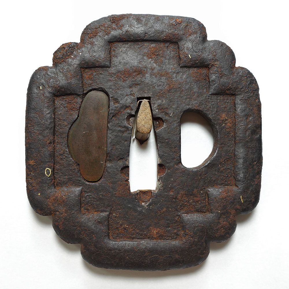 ☆鉄地二段木瓜形鐔 無銘 金象嵌 土手耳 両櫃孔片方埋 厚さ7mm 鉄鍔 古