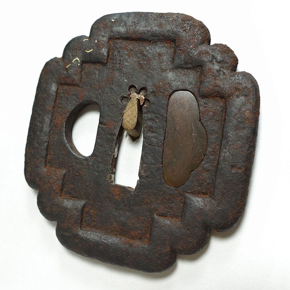 ☆鉄地二段木瓜形鐔 無銘 金象嵌 土手耳 両櫃孔片方埋 厚さ7mm 鉄鍔 古