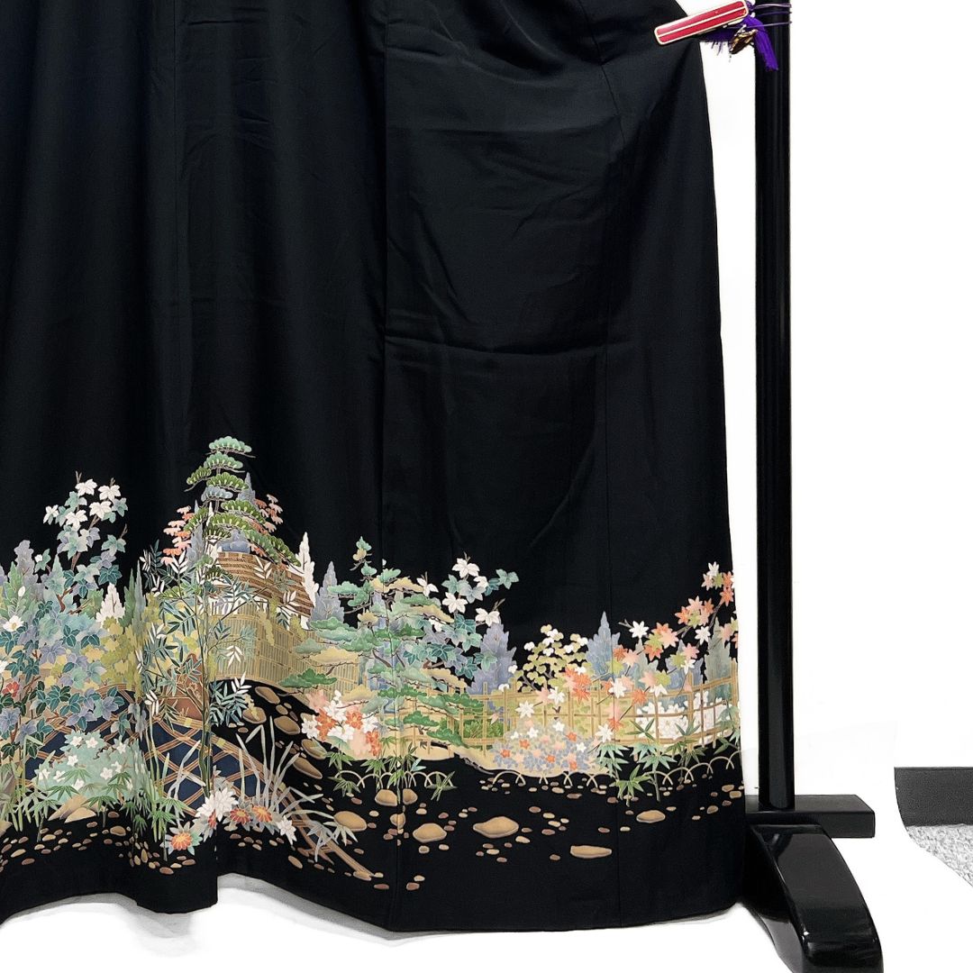 未着用　黒留袖　刺繍　五つ紋　比翼付き　菊　お屋敷　梅　松　着物　093w d 黒留袖 松竹 椿 楓 菊 お屋敷 五つ紋 比翼付き 着物 122b d ms - メルカリ