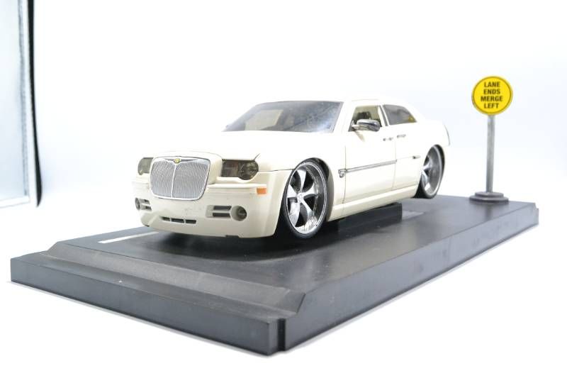 送料無料】Jada Toys ジェイダトイズ Chrysler クライスラー 300C HEMI