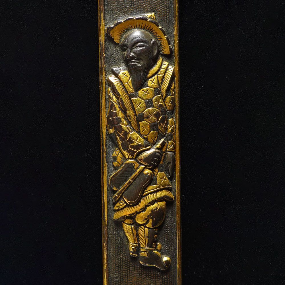 ☆赤銅魚子地韃靼人図小柄 ラッタン人 高肉彫 毛彫 金色絵 裏哺金 時雨