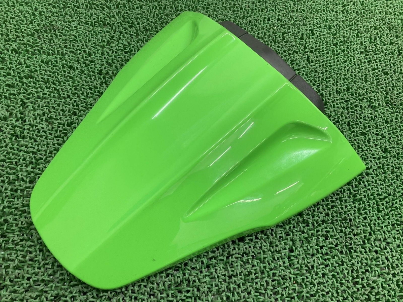 ZX 10 R シングルシートカウル 緑 53065 0020 カワサキ バイク 部品 1000 J 修復素材に コケキズ無し 品薄 wC