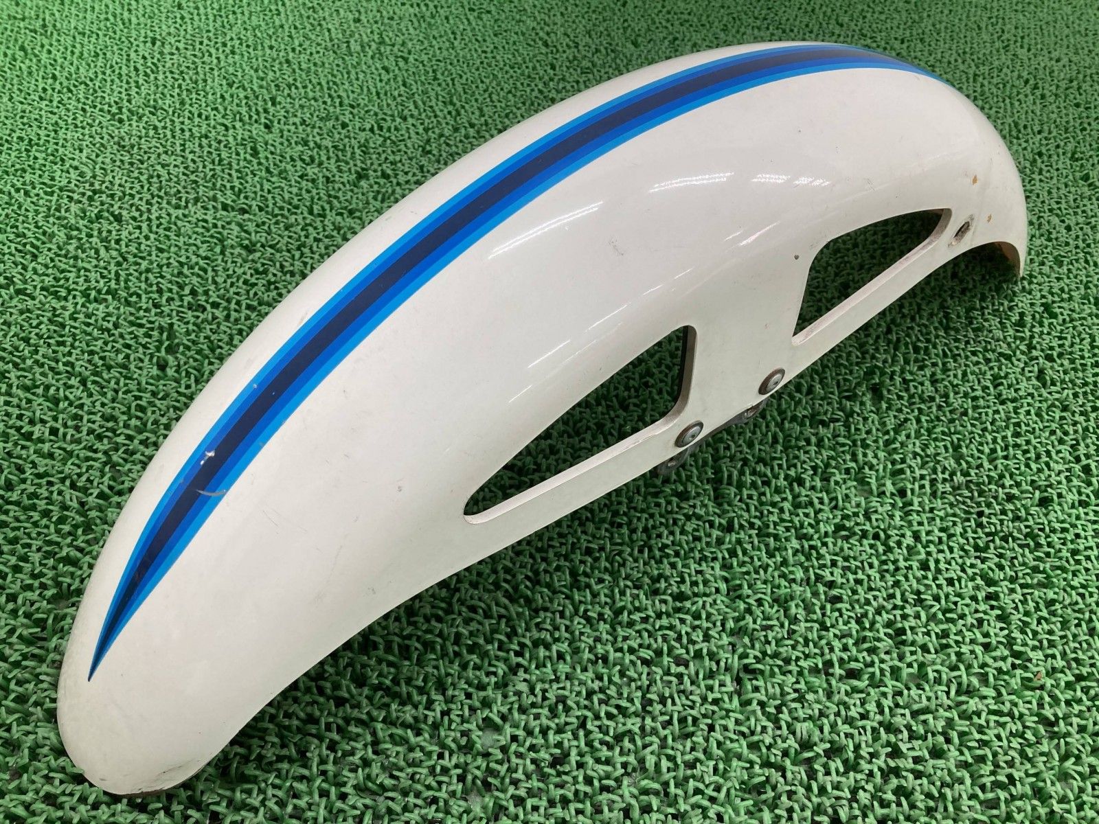 RZ 350 フロントフェンダー 白 4 L 3 ヤマハ バイク 部品 UD 修復素材やペイント素材に 品薄 品 Ln